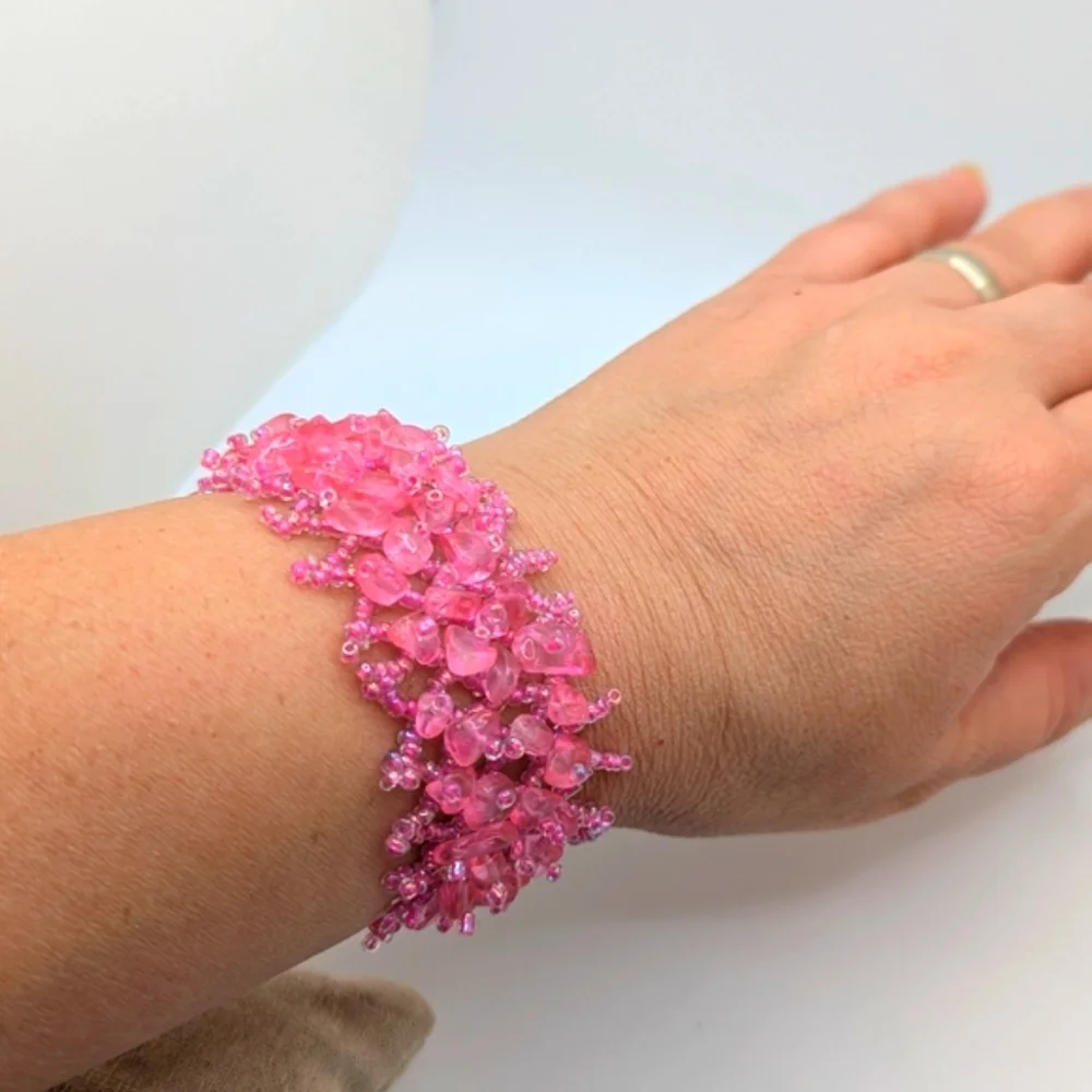 Pink crystal chip beaded bracelet handmade - Picture 3 of 8